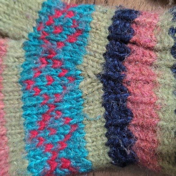 Wool Gloves Handmade in Nepal - Picture 3 of 9